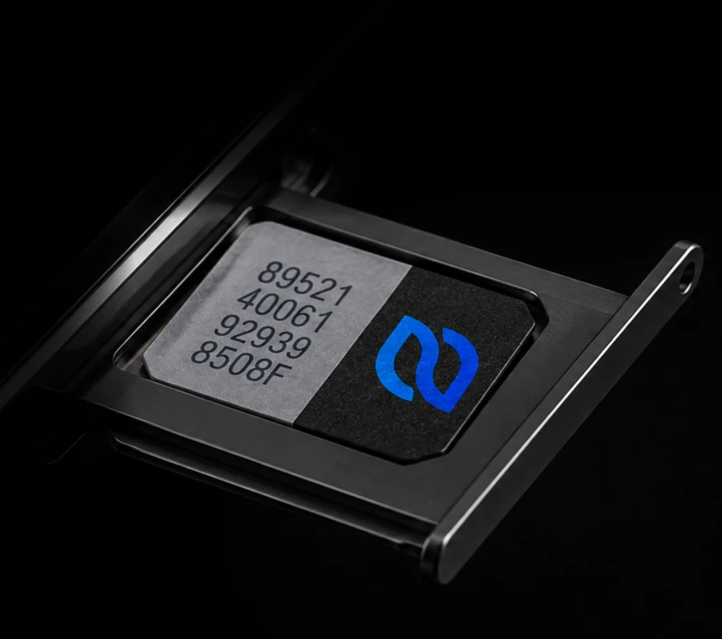 SIM de Nextor Móvil con su logotipo, para sumar el ecosistema a tu línea actual